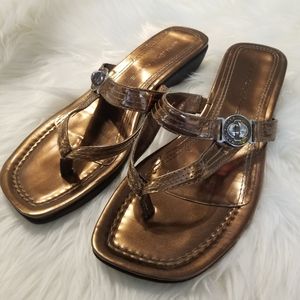 Marc Fisher sz 9.5 Thong Sandals Bronze